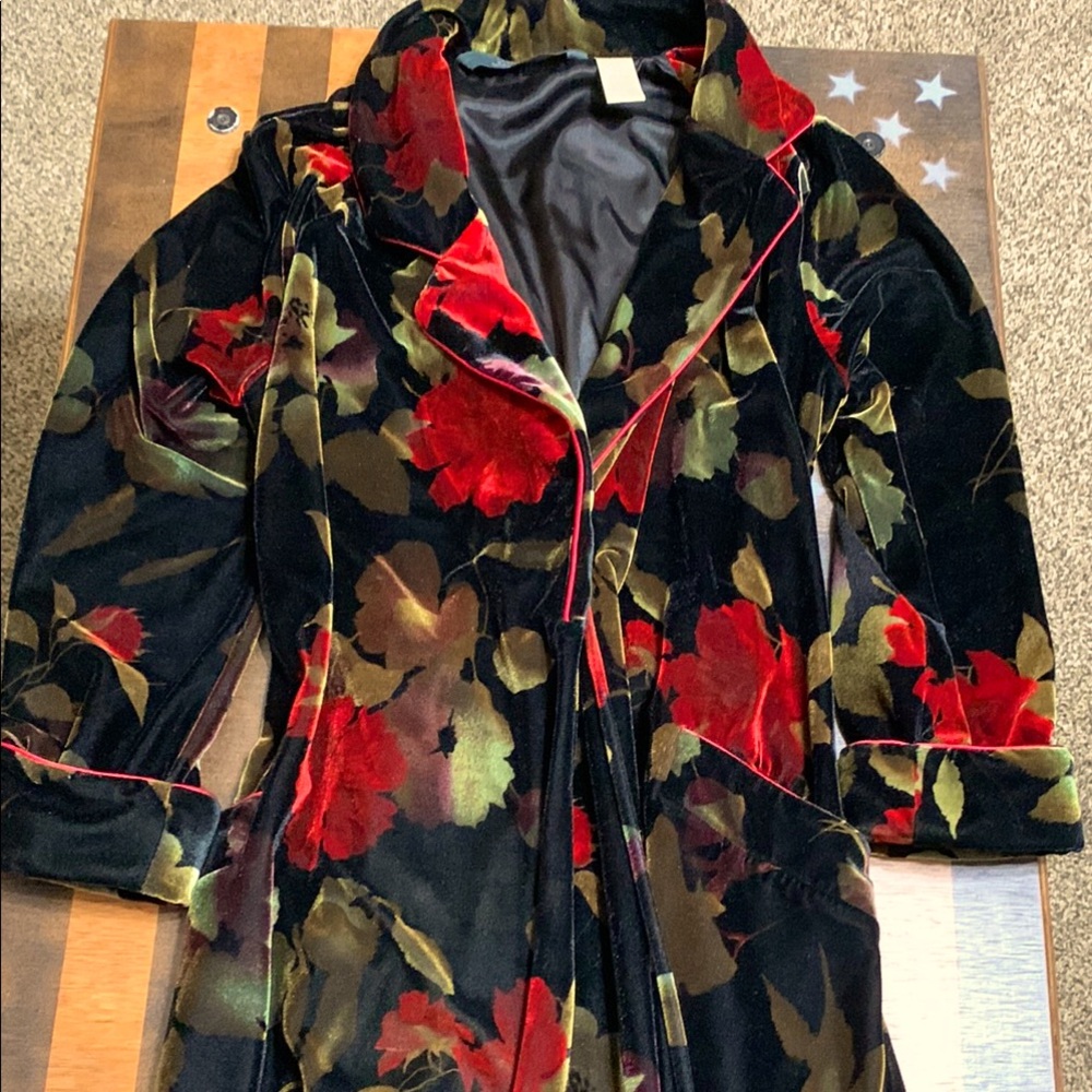 Floral Velvet Robe - Black and Red